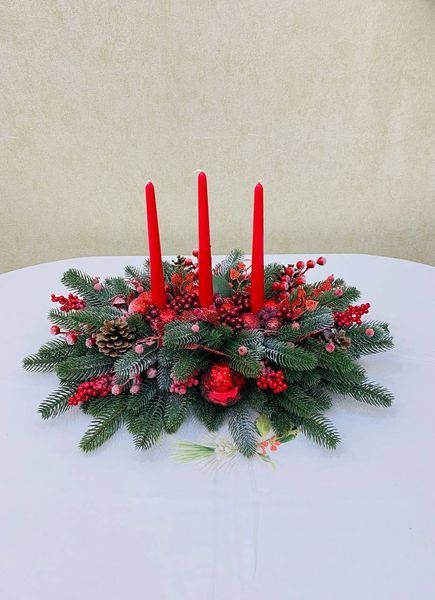 Рождественская гирлянда Deluxe &laquo;Red Winter Elegance&raquo; с шарами, еловыми шишками и декоративным оленем &ndash; 45 см Coronita-2026 фото