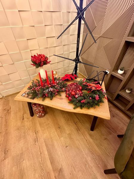 Рождественская гирлянда Deluxe &laquo;Red Winter Elegance&raquo; с шарами, еловыми шишками и декоративным оленем &ndash; 45 см Coronita-2026 фото